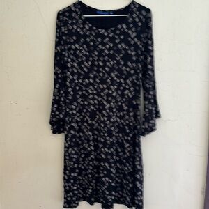 Apt 9 black & white pattern dress with bell sleeves size Small